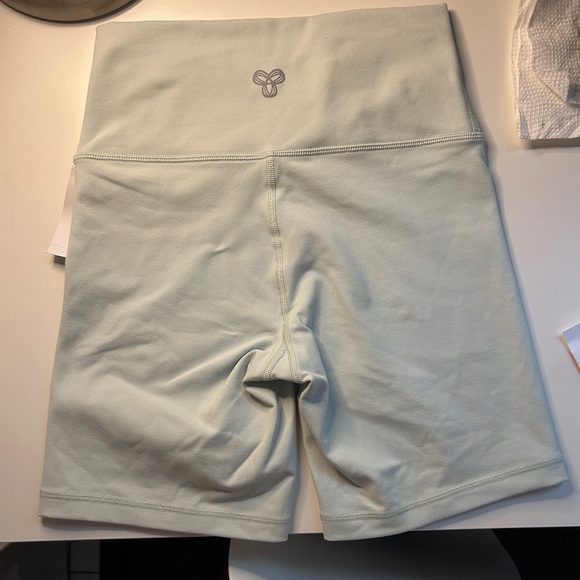 Aritzia TNA Biker Shorts - Picture 2 of 5